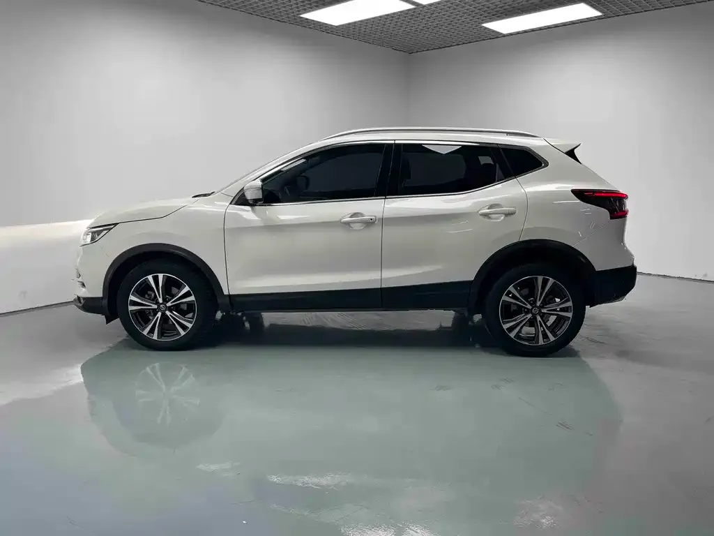 Nissan Qashqai — фото 9