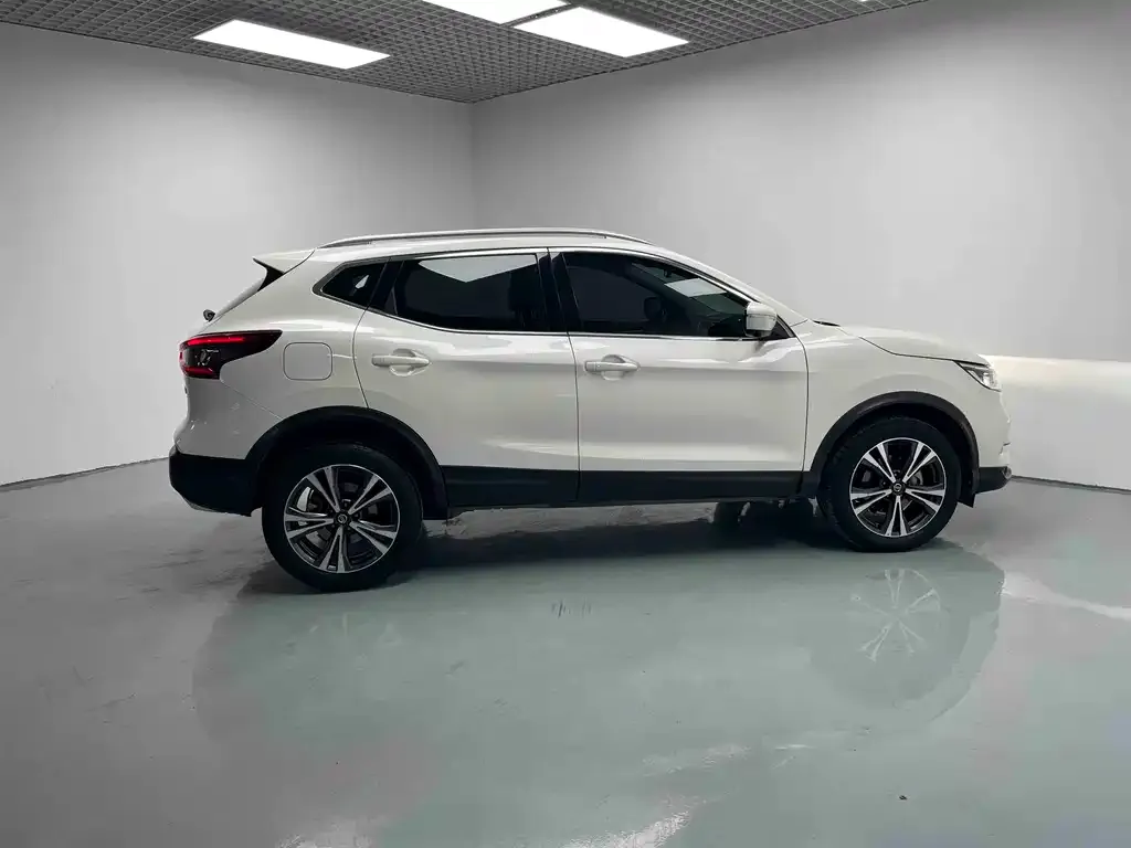 Nissan Qashqai — фото 7