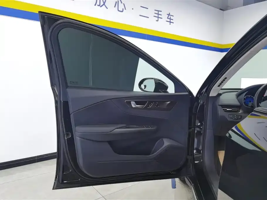 Hongqi E-QM5 — фото 10