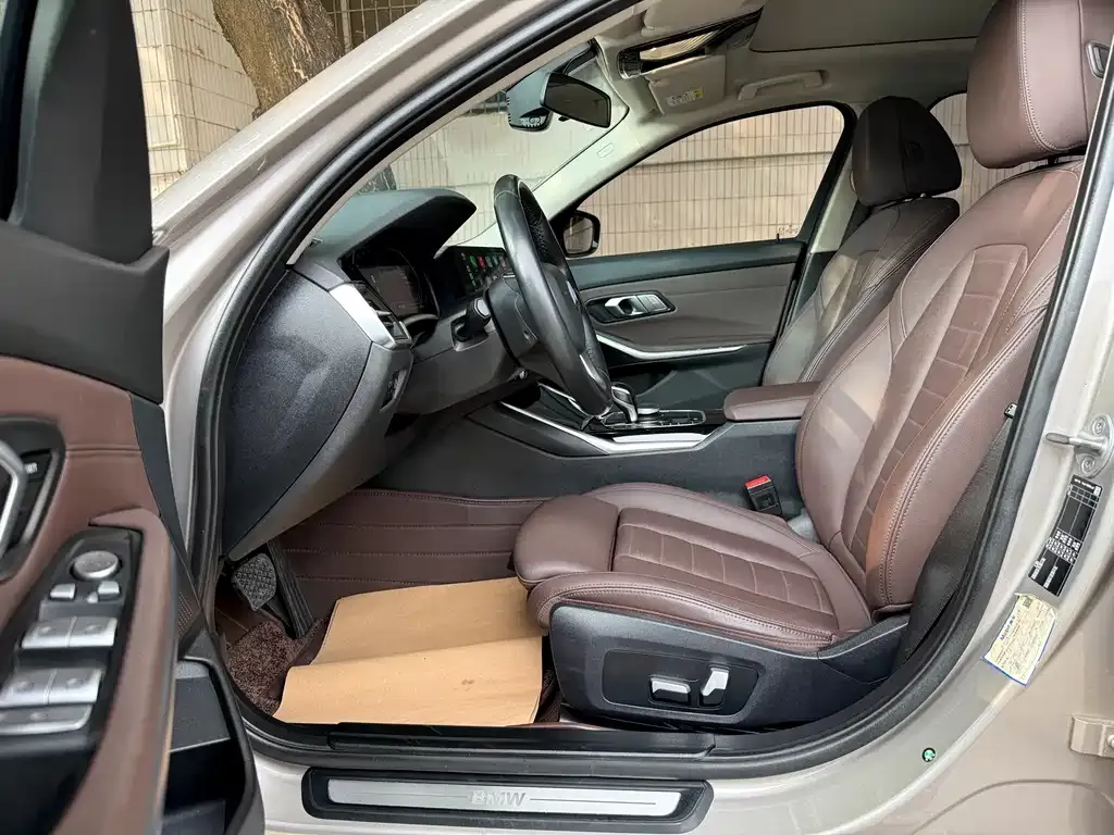 BMW 3 Series 2021 из CN, фото 3