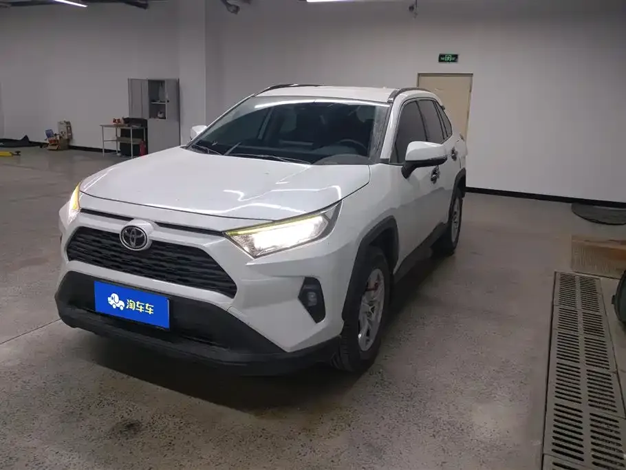 Toyota RAV4 2025 из CN, фото 1