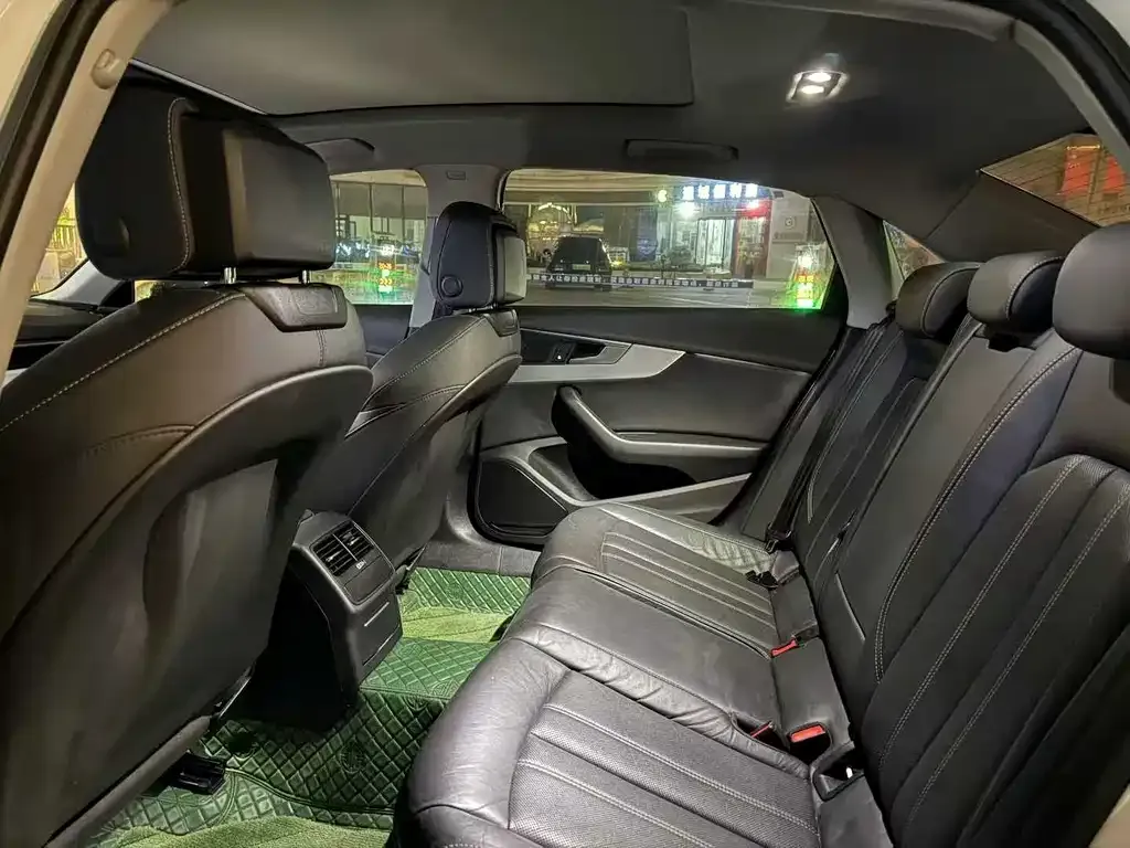 Audi A4L 2021 из CN, фото 5