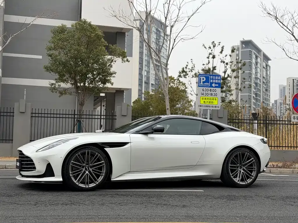 Aston Martin DB12 2024 из CN, фото 9