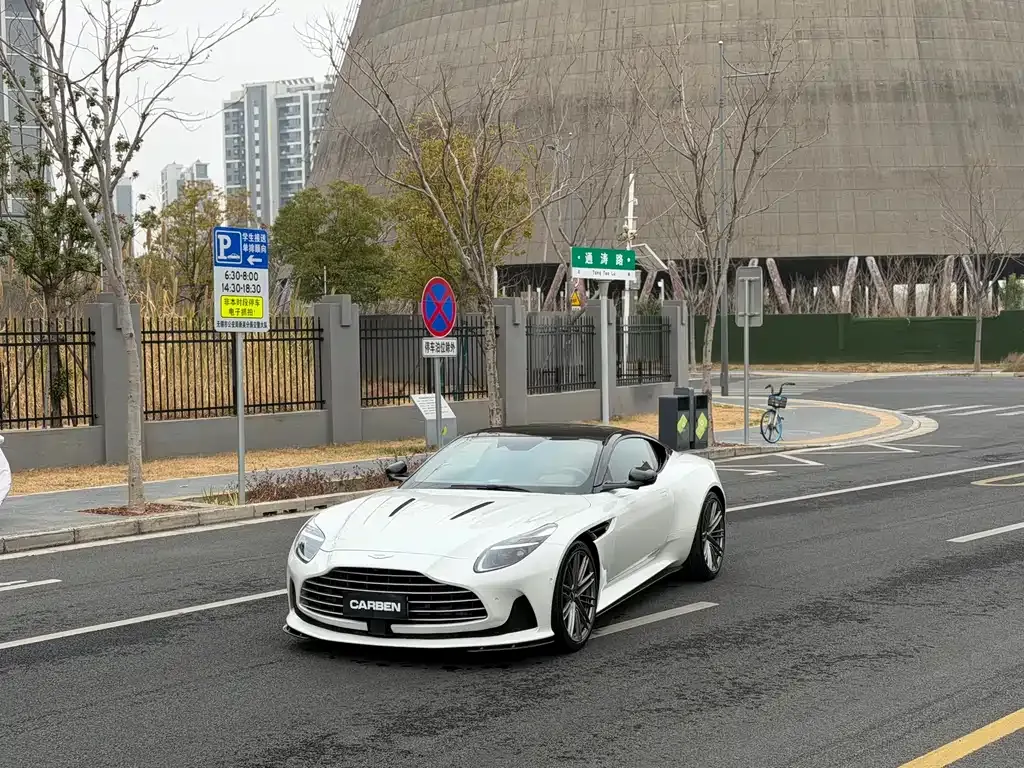 Aston Martin DB12 2024 из CN, фото 8