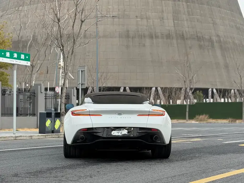 Aston Martin DB12 2024 из CN, фото 6