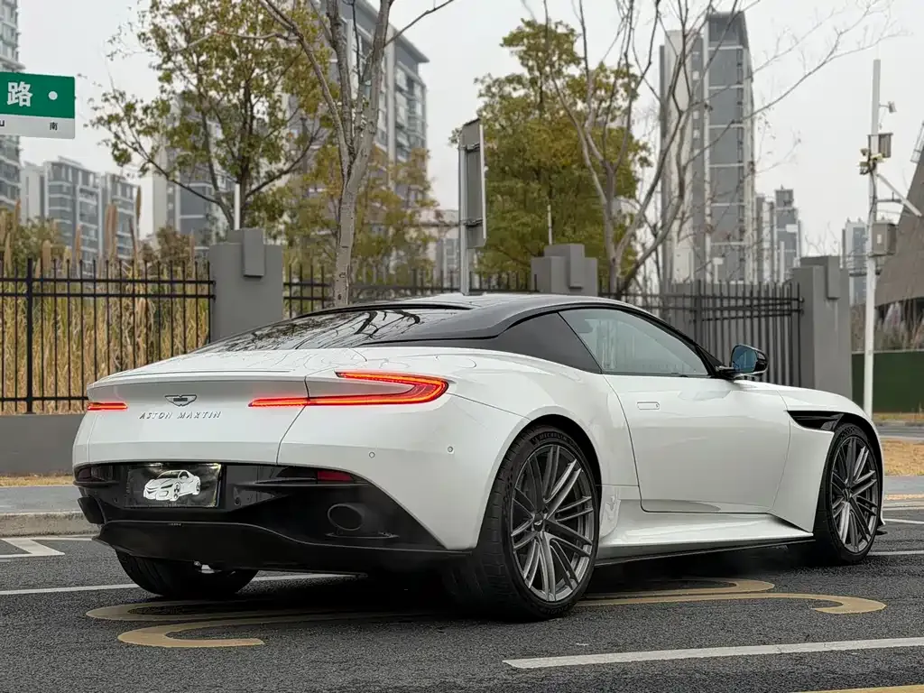 Aston Martin DB12 2024 из CN, фото 3