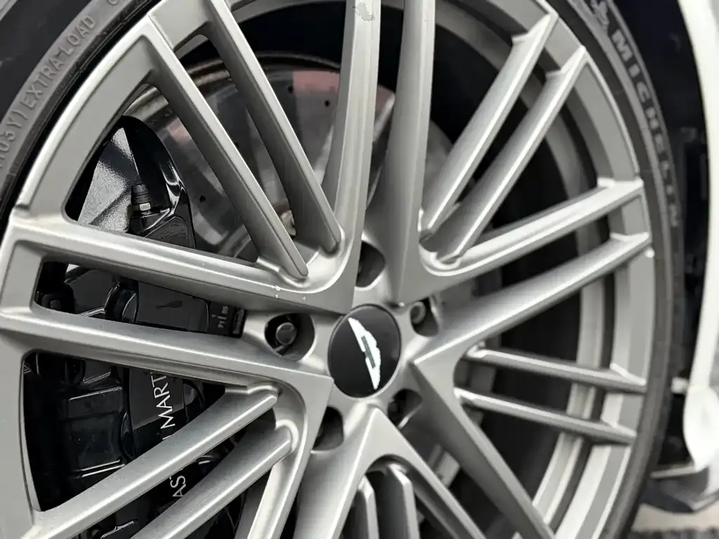 Aston Martin DB12 2024 из CN, фото 5