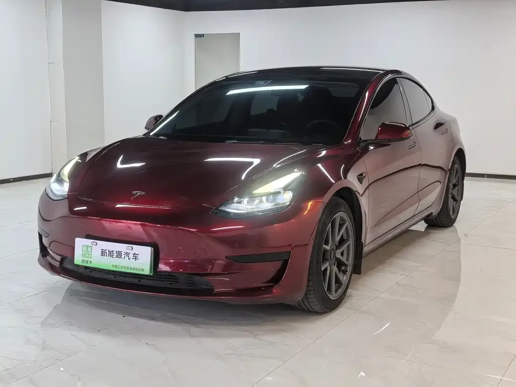 Tesla Model 3 — фото 1
