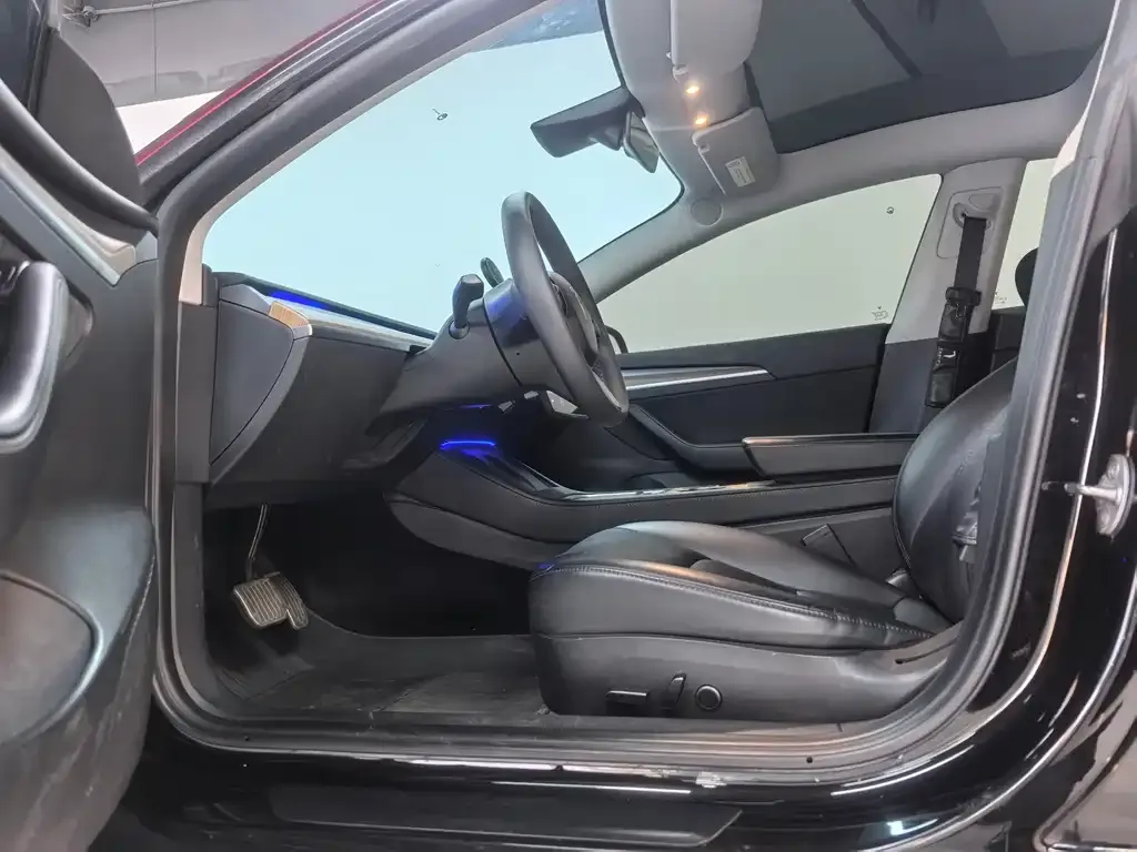 Tesla Model 3 — фото 4