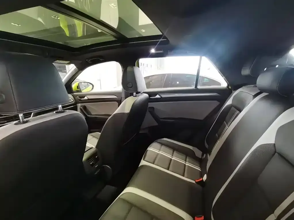 Volkswagen T-Roc 2023 из CN, фото 2