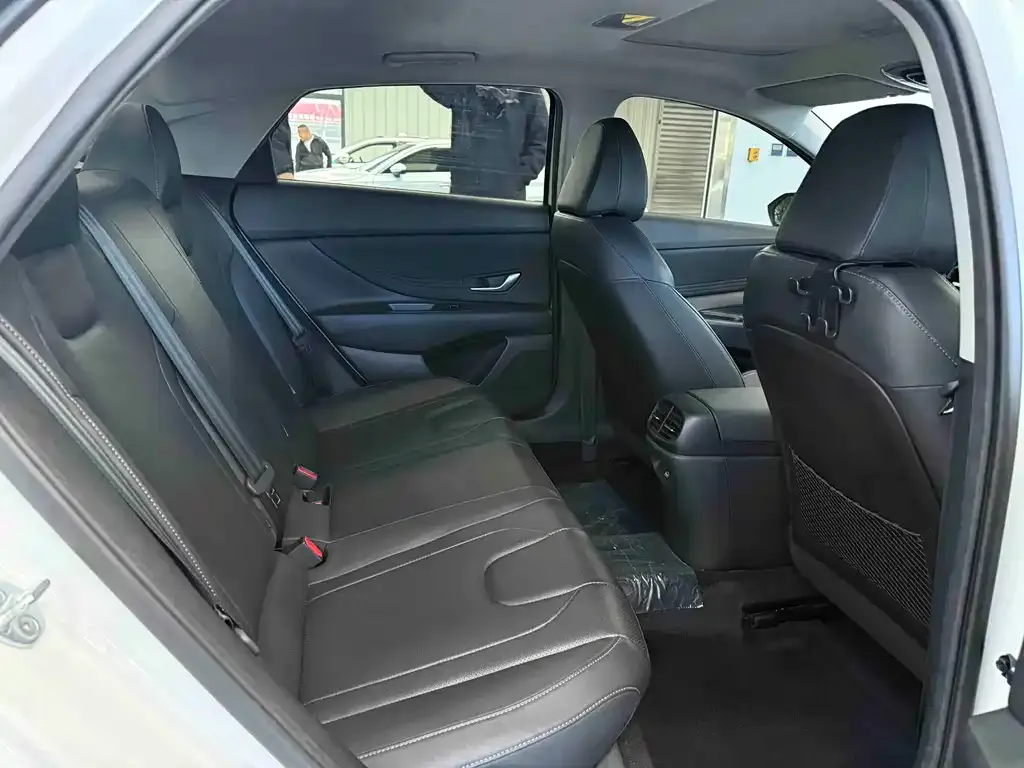 Hyundai Elantra 2023 из CN, фото 8
