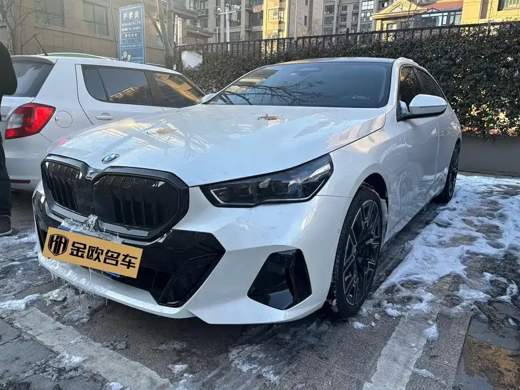 BMW 5 Series 2025 из CN, фото 1