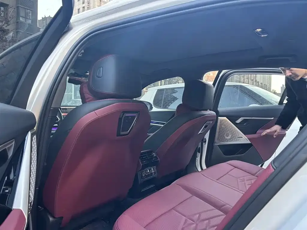 BMW 5 Series 2025 из CN, фото 6