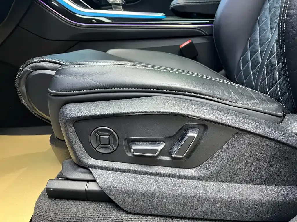 Audi Q8 2025 из CN, фото 9