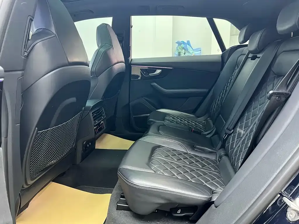 Audi Q8 2025 из CN, фото 4