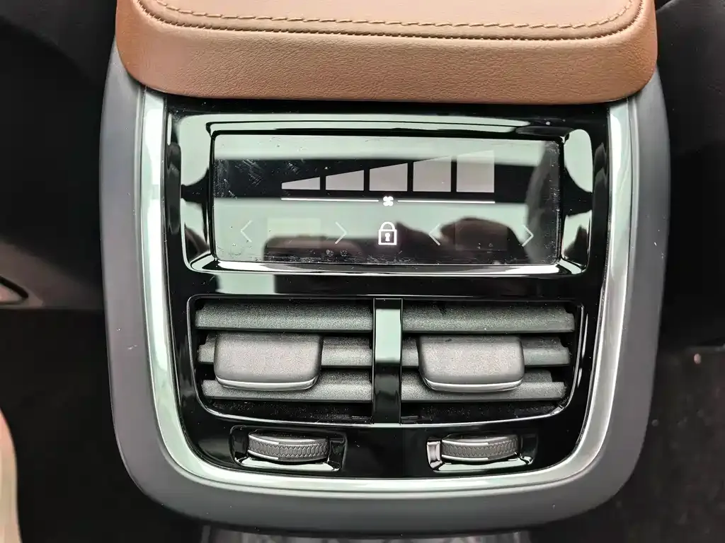Volvo XC90 2025 из CN, фото 3