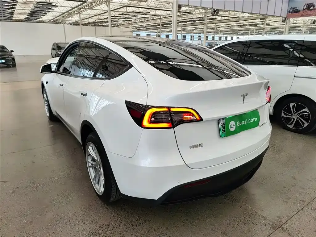 Tesla Model Y — фото 4