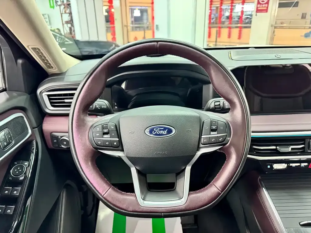Ford Explorer 2023 из CN, фото 2