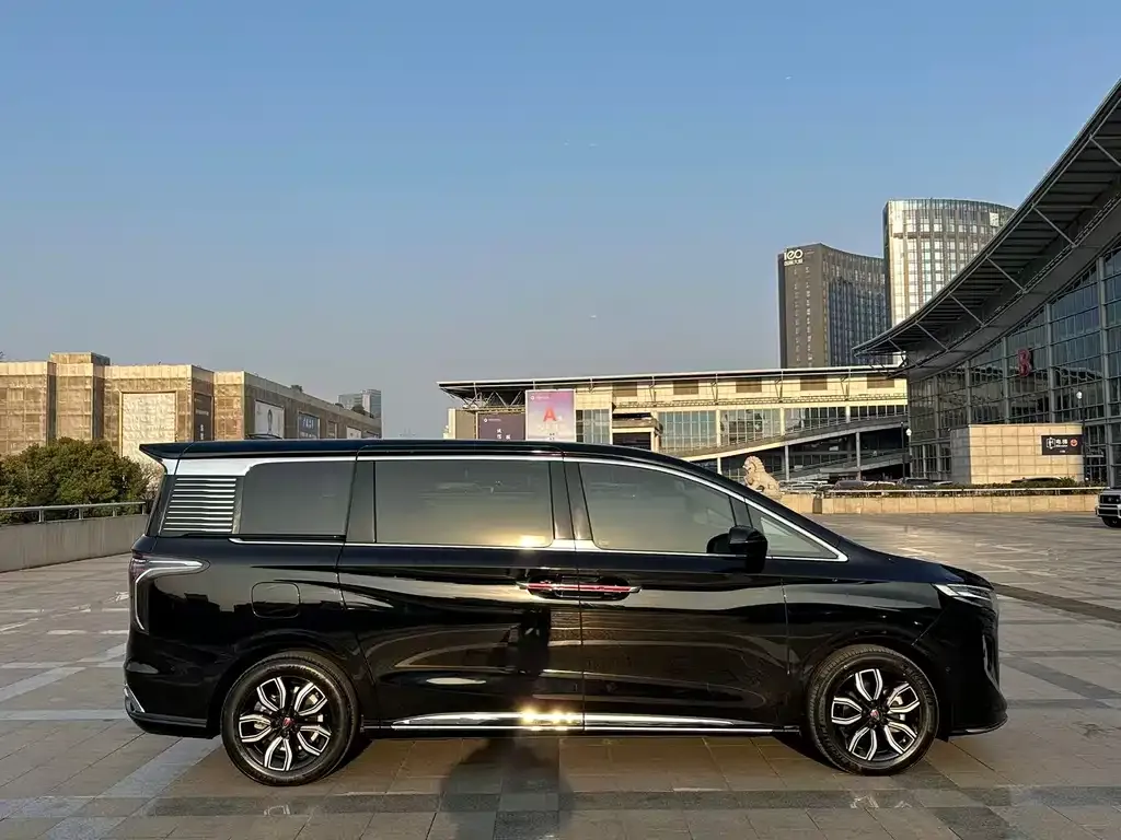 Hongqi HQ9 — фото 2