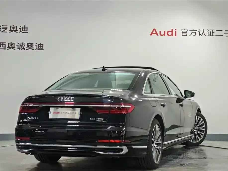 Audi A8 — фото 2