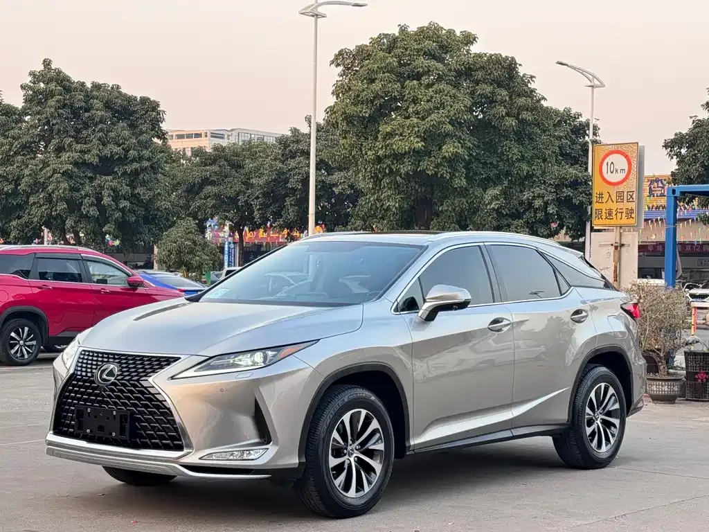 Lexus RX — фото 1
