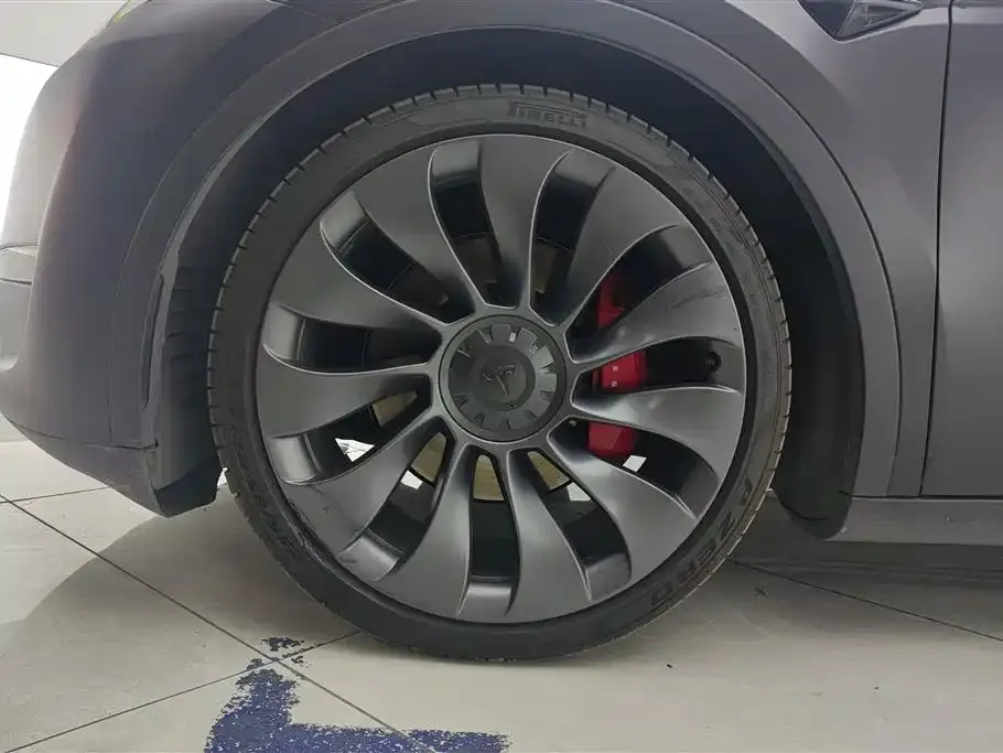 Tesla Model Y — фото 3