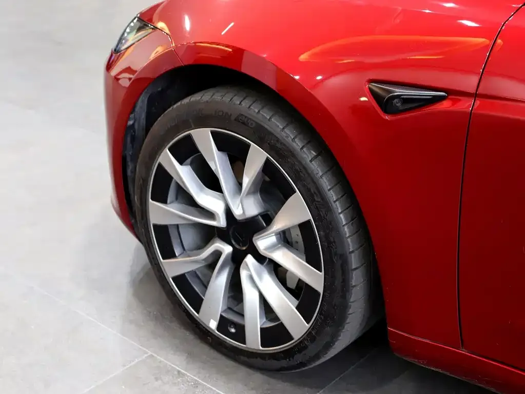 Tesla Model 3 — фото 4