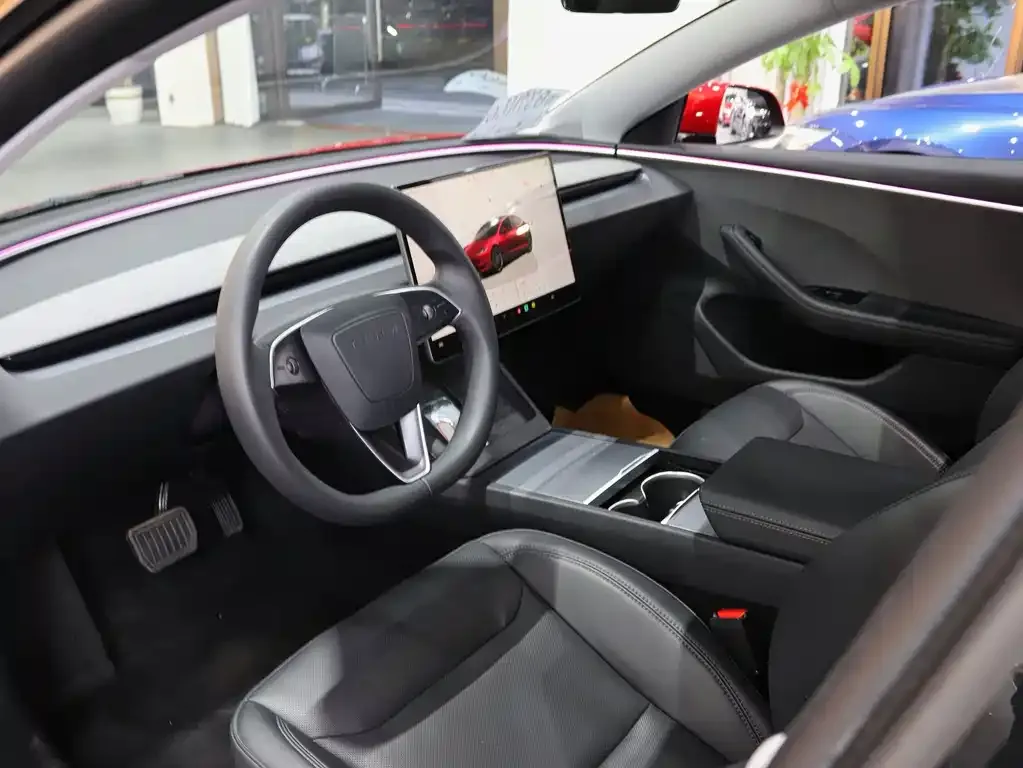 Tesla Model 3 — фото 6