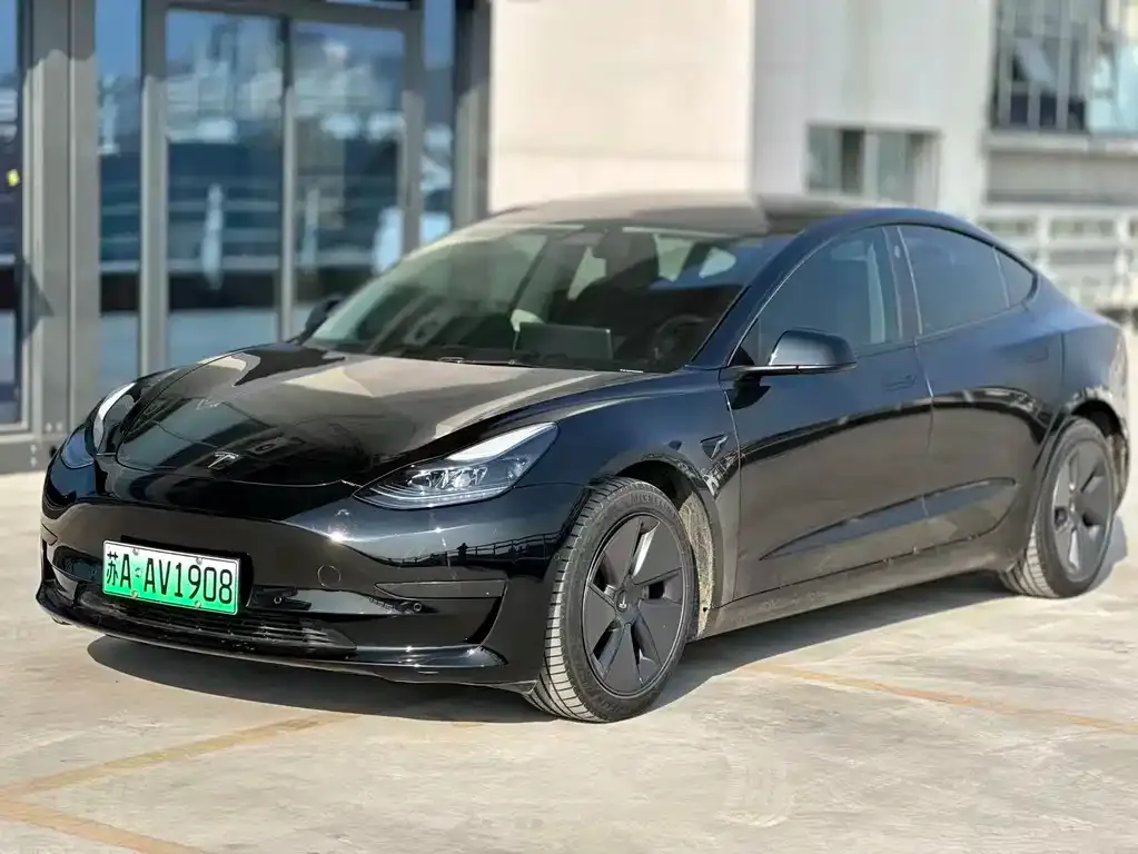 Tesla Model 3 — фото 1