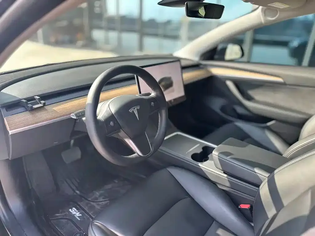 Tesla Model 3 — фото 5