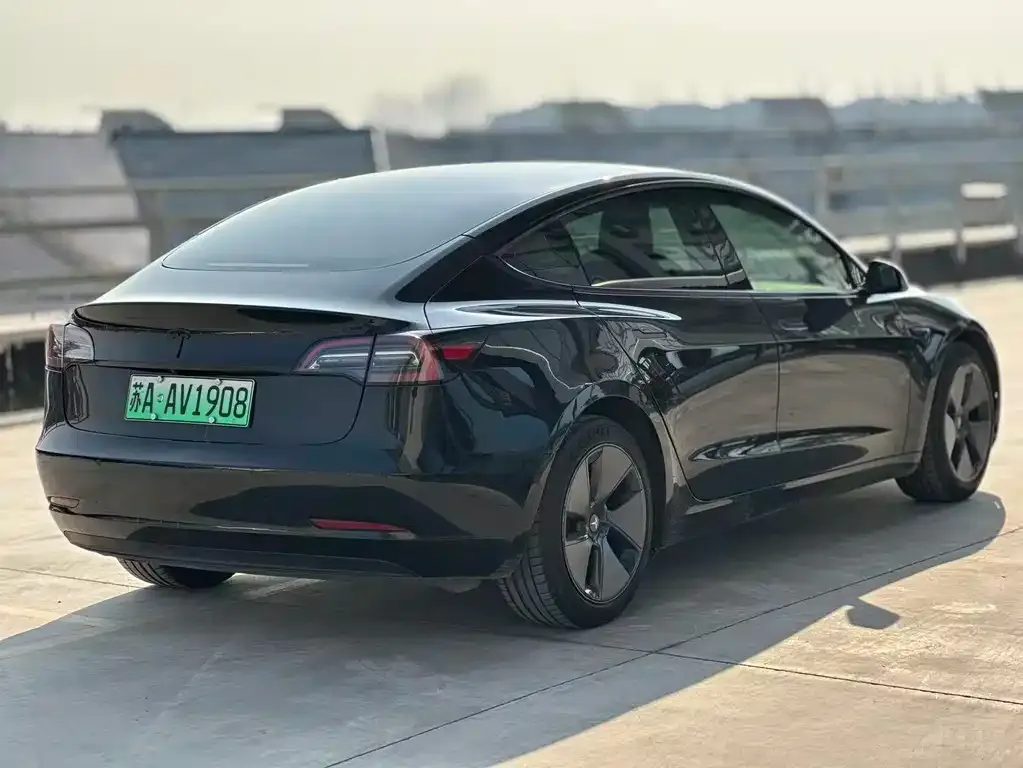 Tesla Model 3 — фото 4