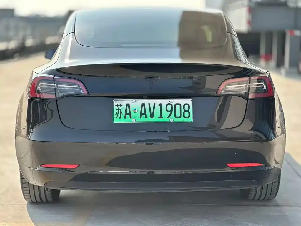 Tesla Model 3 — фото 7