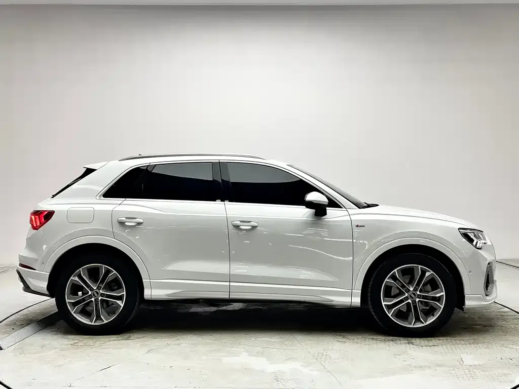 Audi Q3 2021 из CN, фото 3