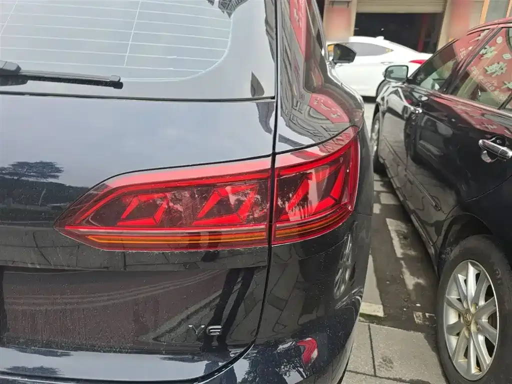 Volkswagen Touareg 2023 из CN, фото 10