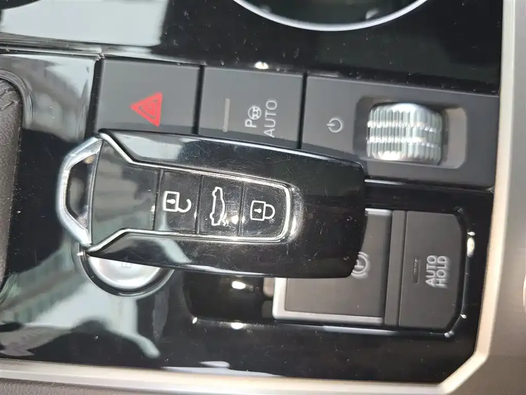 Volkswagen Touareg 2023 из CN, фото 7