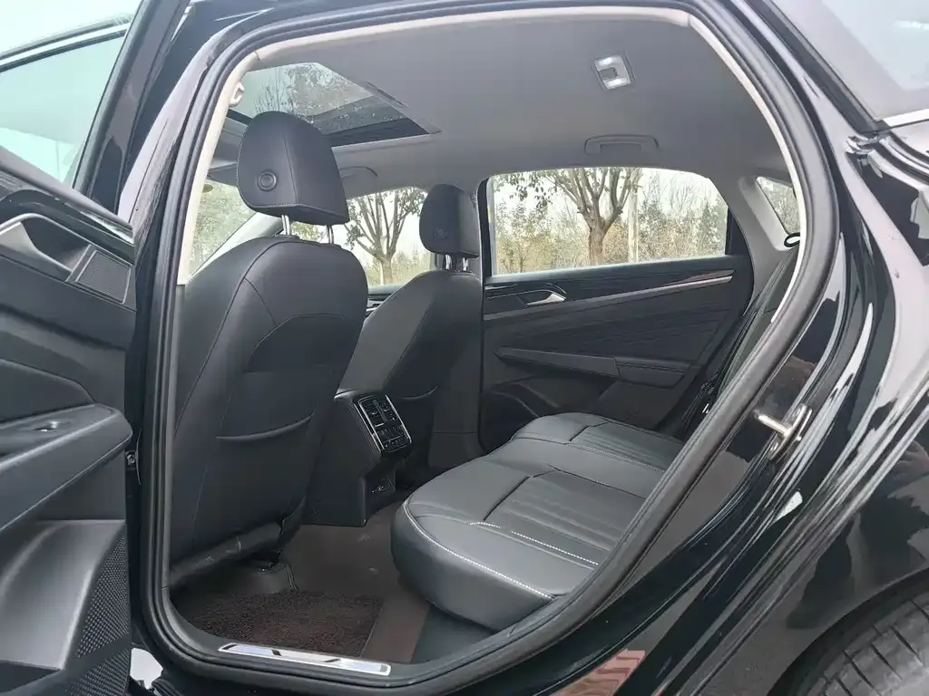 Volkswagen Passat New Energy — фото 4
