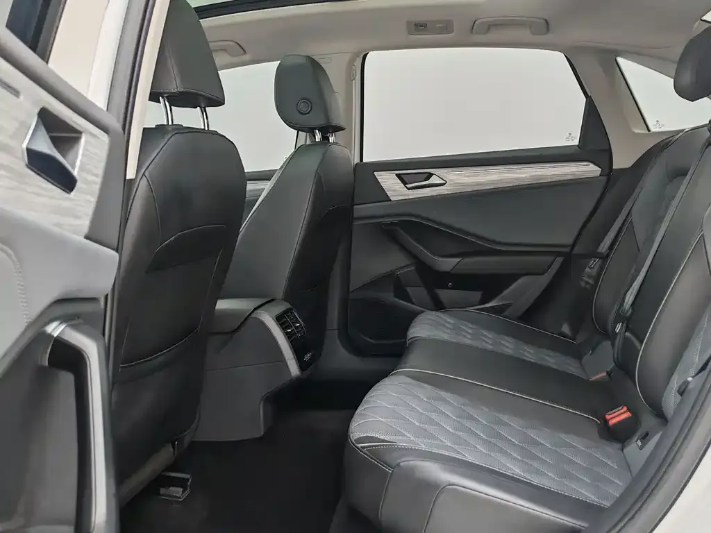 Volkswagen Sagitar 2023 из CN, фото 10