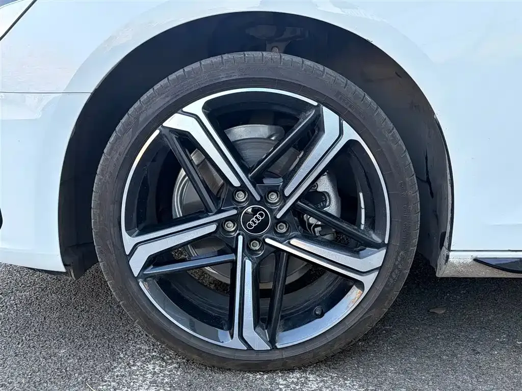 Audi A4L 2024 из CN, фото 7