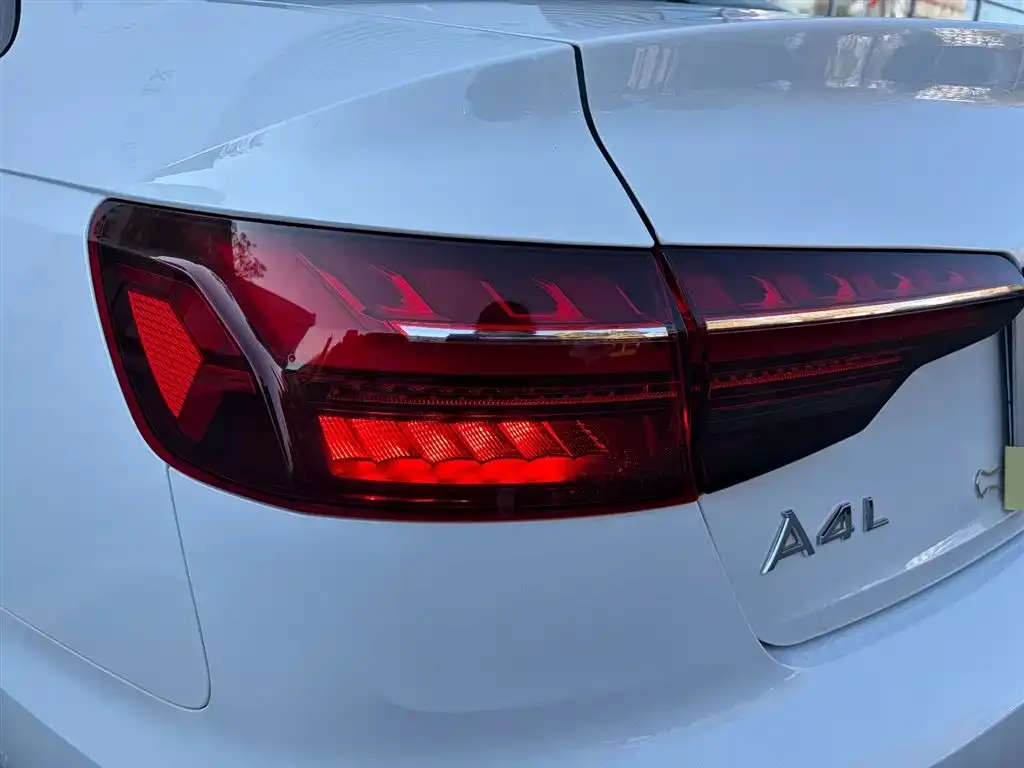 Audi A4L 2024 из CN, фото 5