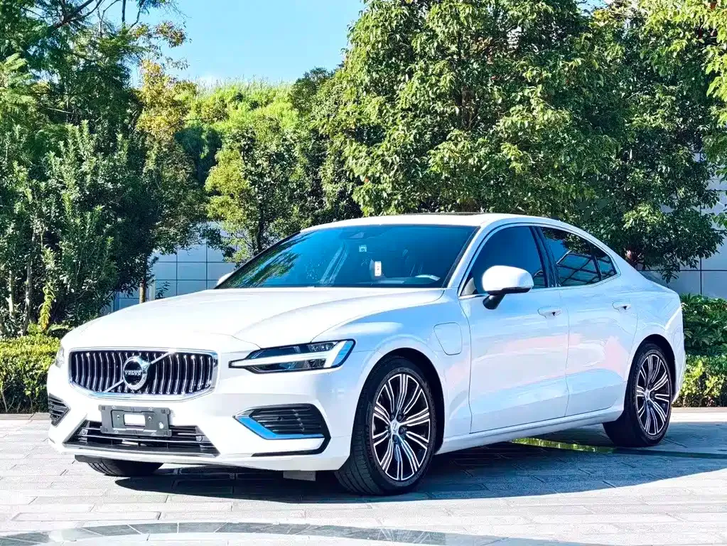 Volvo S60 PHEV 2023 из CN, фото 1