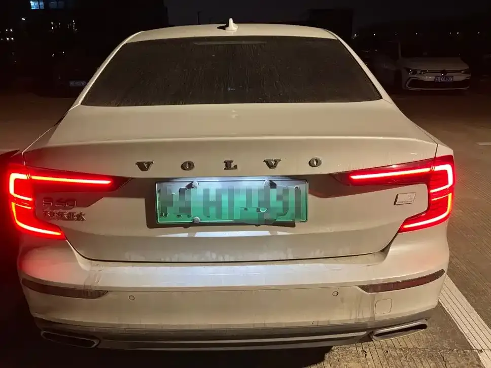 Volvo S60 PHEV 2023 из CN, фото 4