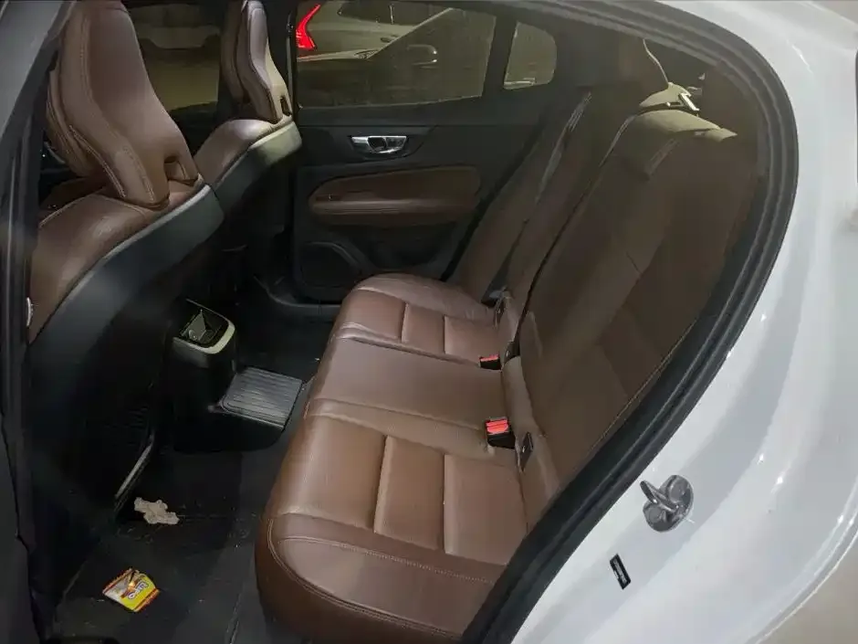Volvo S60 PHEV 2023 из CN, фото 10