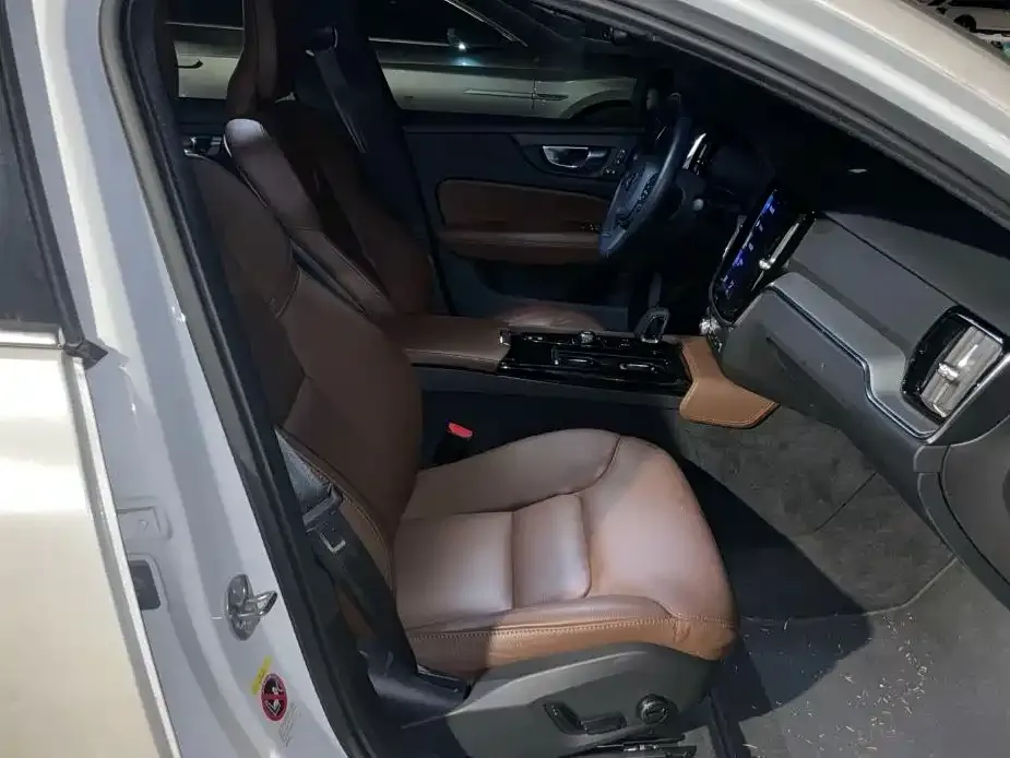 Volvo S60 PHEV 2023 из CN, фото 7