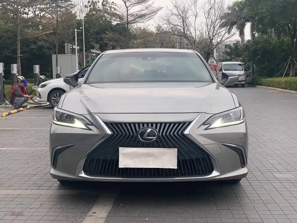 Lexus ES — фото 9