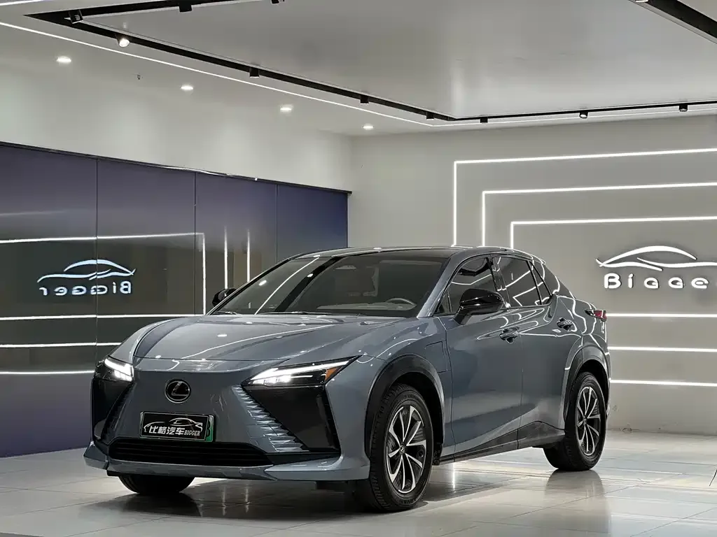 Lexus RZ — фото 1
