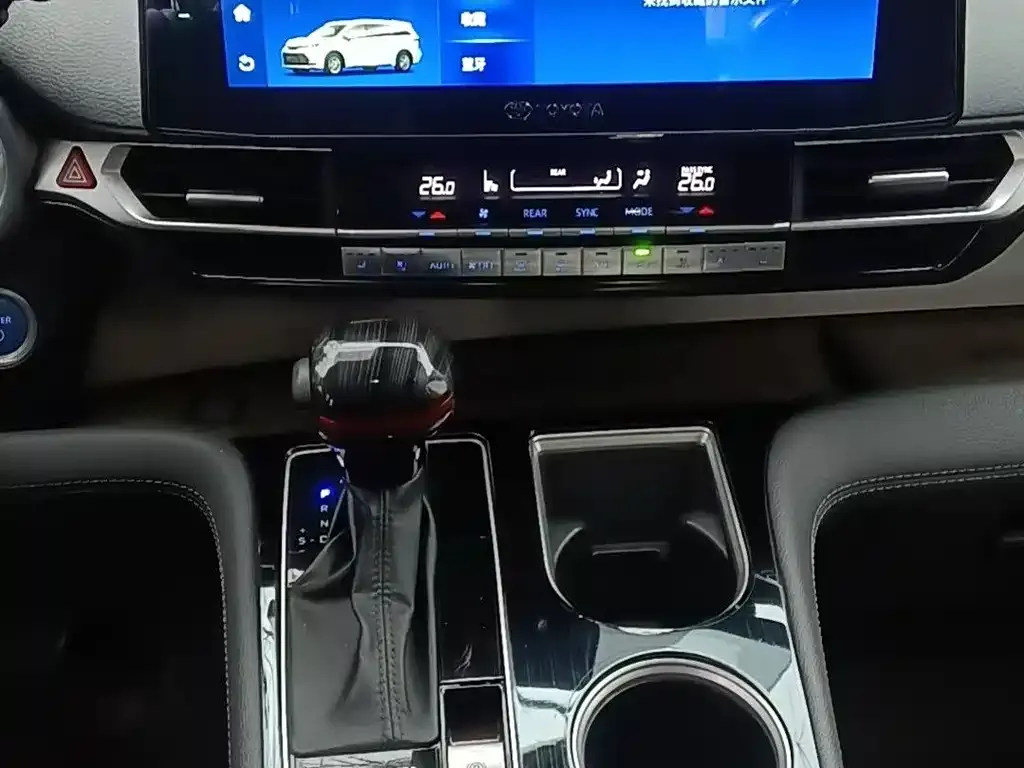 Toyota Sienna 2023 из CN, фото 2