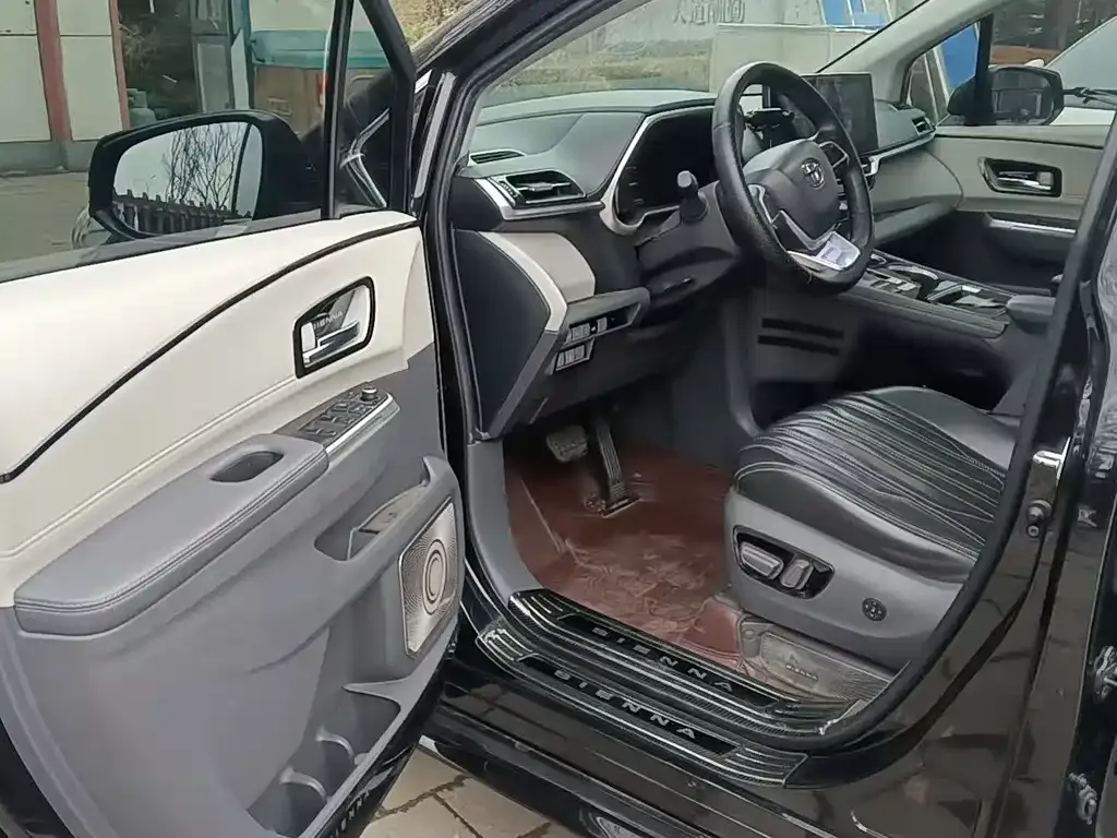 Toyota Sienna 2023 из CN, фото 10