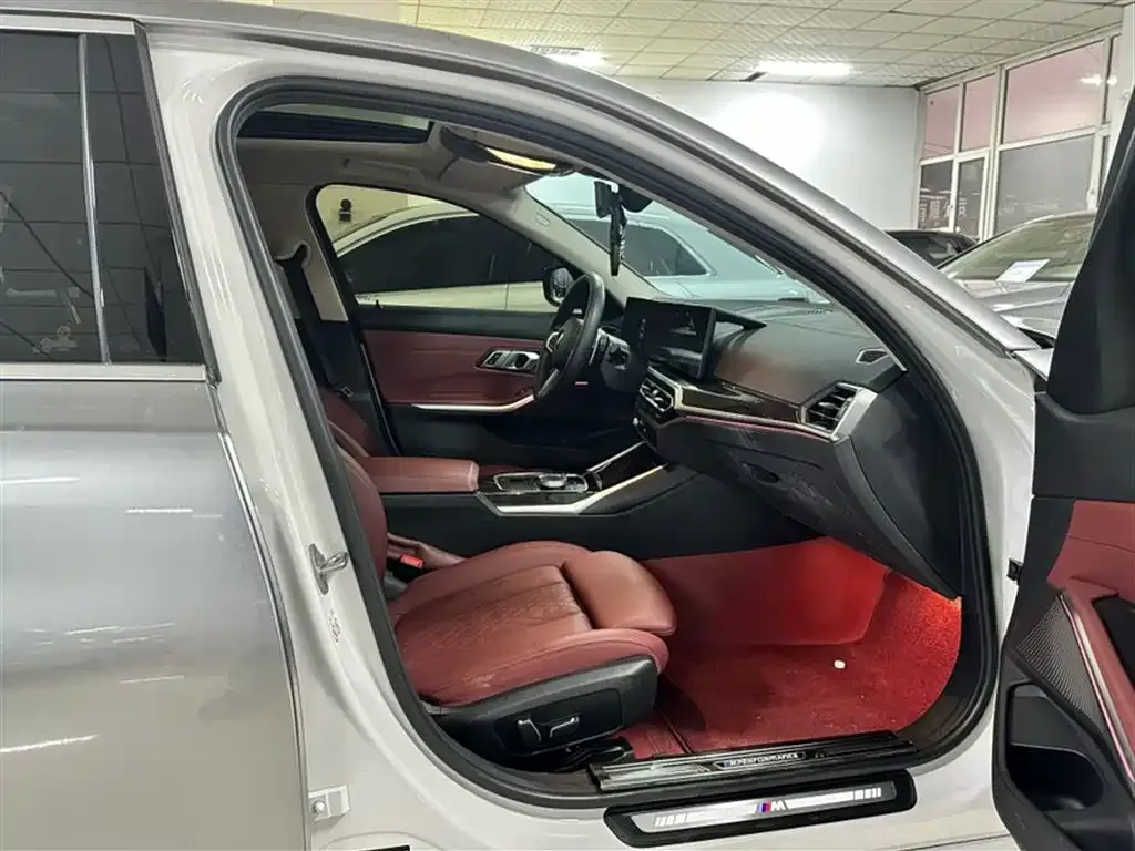 BMW 3 Series 2023 из CN, фото 10