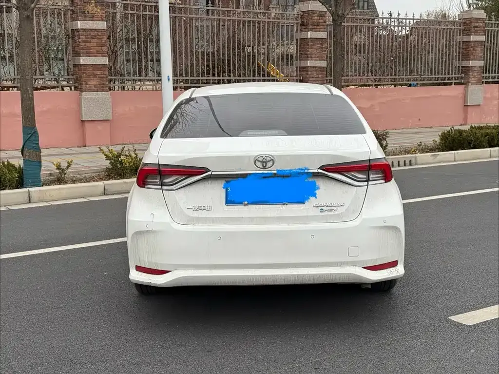 Toyota Corolla — фото 4