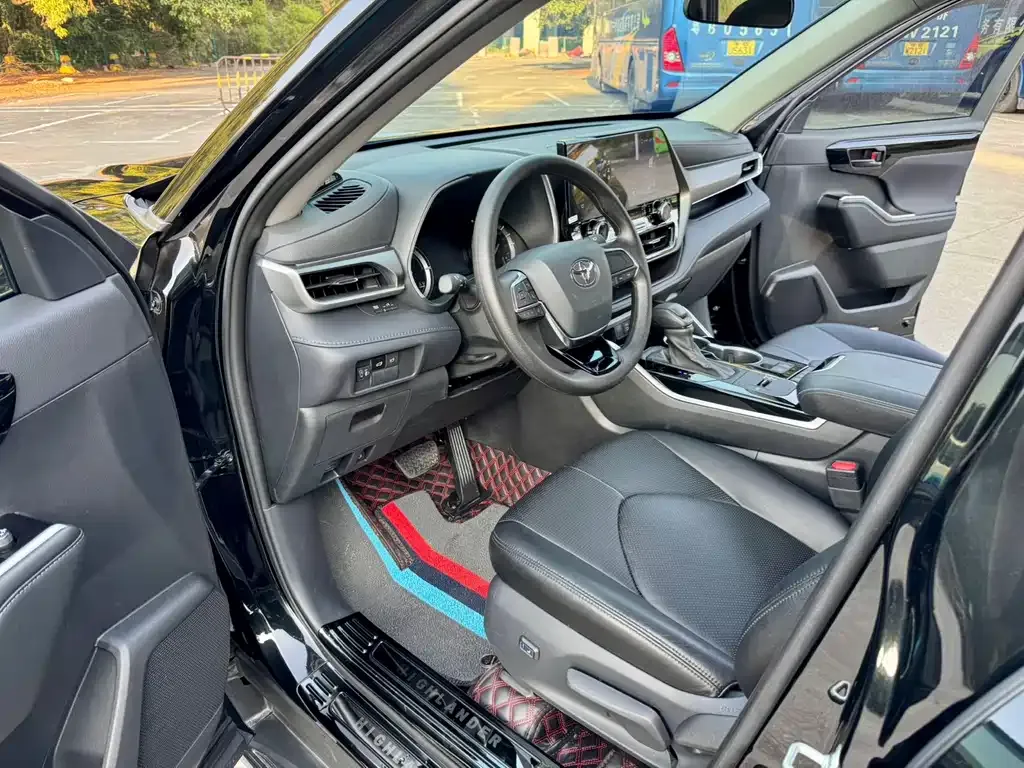 Toyota Highlander — фото 4